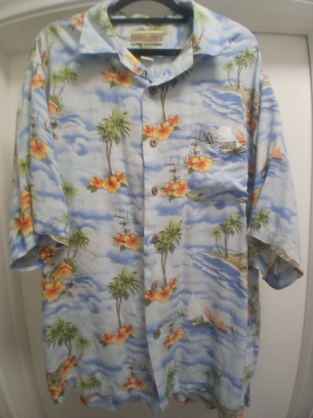 Original Island Sport Hawaiian Tropical Button Up Shirt.